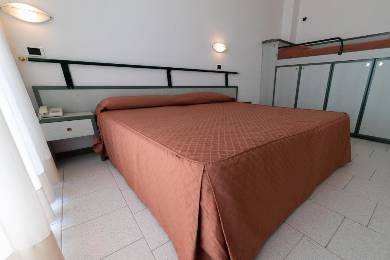 Residence Hotel Club House Каттолика Экстерьер фото
