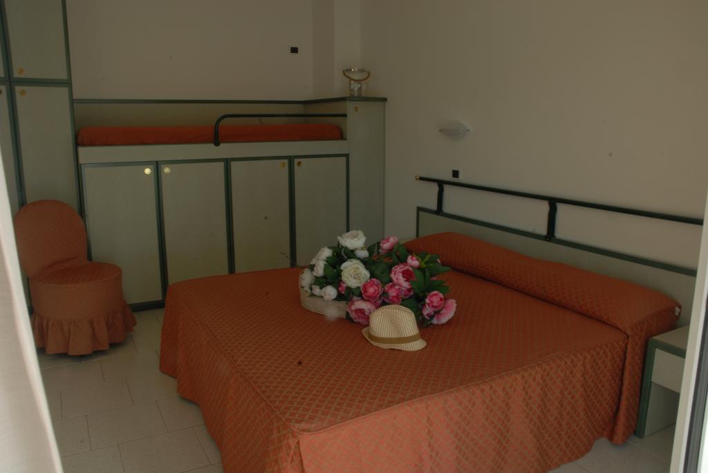 Residence Hotel Club House Каттолика Экстерьер фото