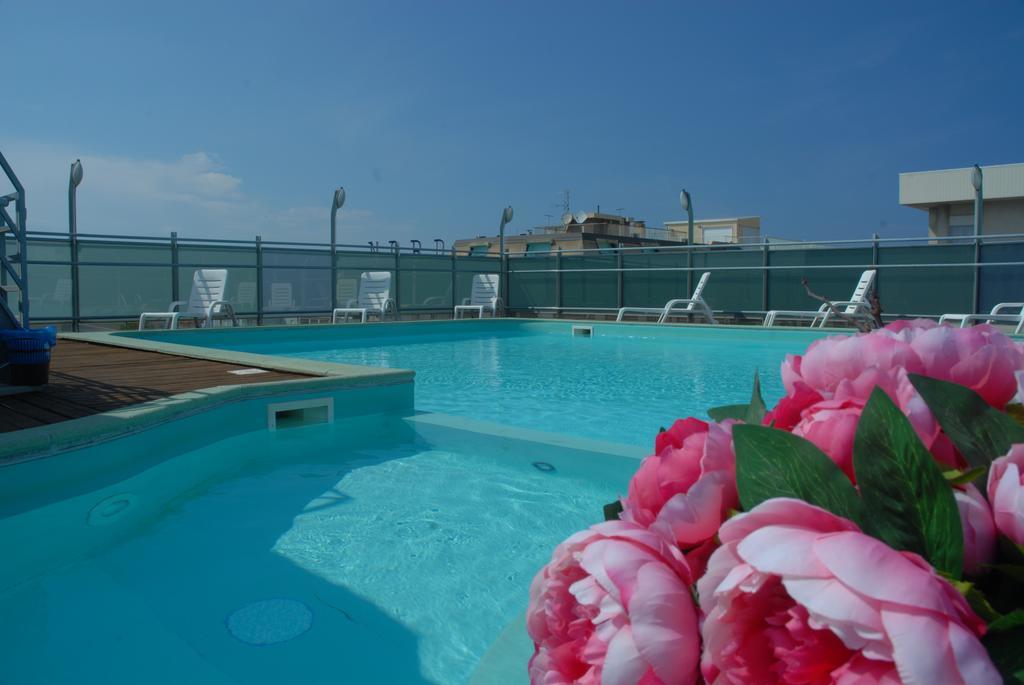 Residence Hotel Club House Каттолика Экстерьер фото